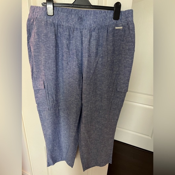 NWOT Jones New York Signature capri pants. Stretch waist. Easy wear.Comfortable. - Picture 11 of 12